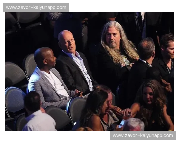 金钱、荣誉与跨界神话：梅瑟威vs嘴炮，那场改变格斗历史的“世纪博弈”